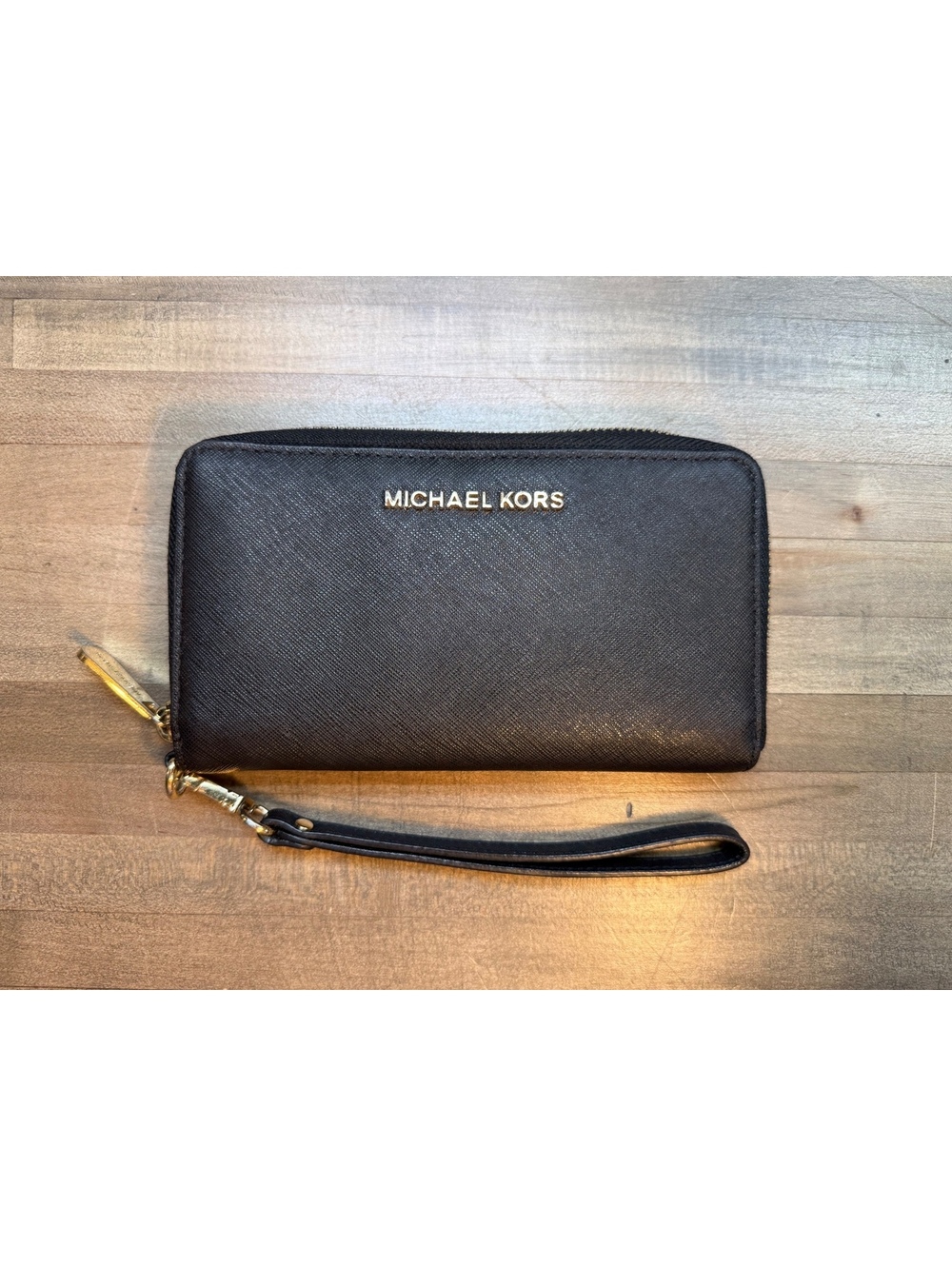 Michael Kors Black Saffiano Leather Zip Around Wallet Wristlet (Cp2/hbp)